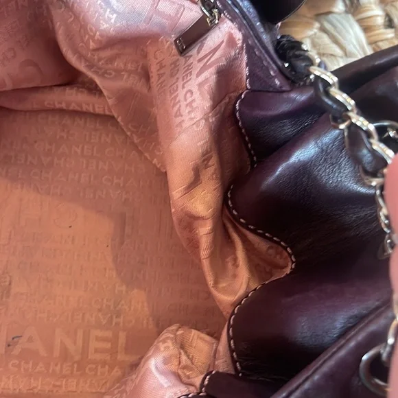 Chanel authentic vintage plum colored leather shoulder bag - Picture 11 of 16